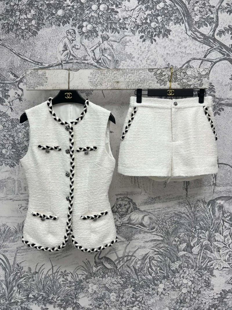 Chanel Short Suits Functional 108080