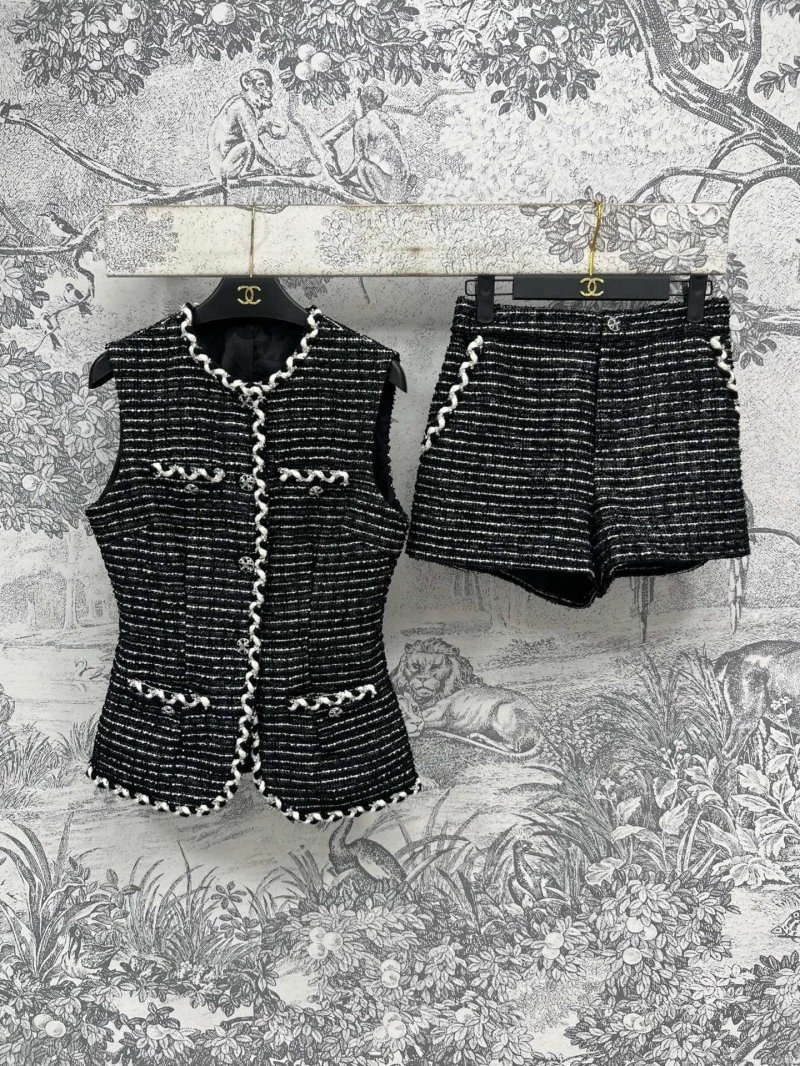 Chanel Short Suits Sporty 108073
