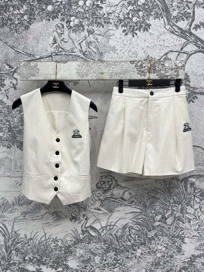 Comfortable Chanel Short Suits 108070