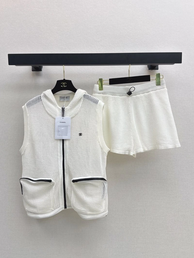 Chanel Short Suits Stretchable 108060