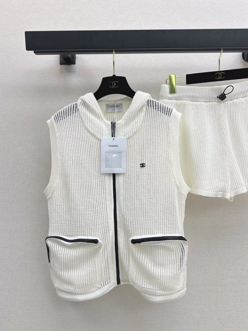 Chanel Short Suits Stretchable 108060
