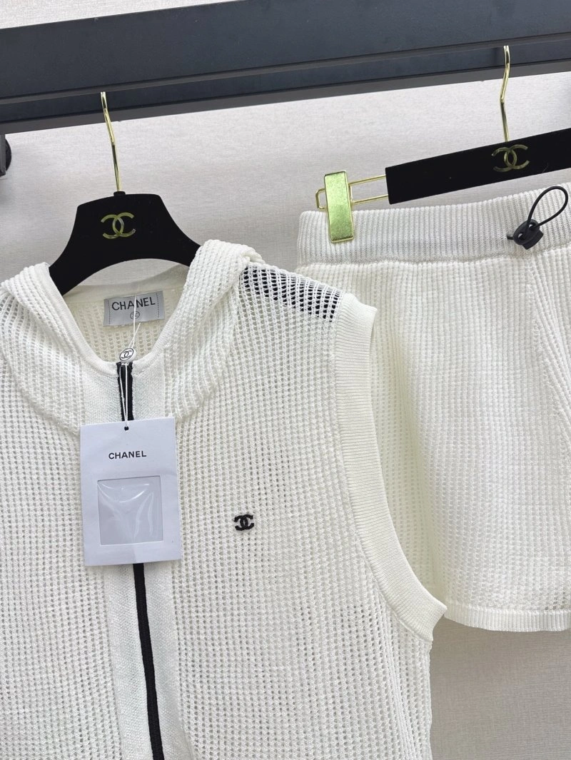 Chanel Short Suits Stretchable 108060