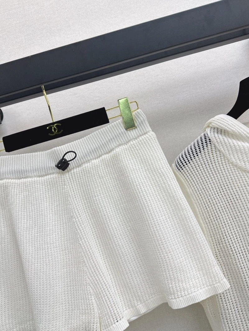 Chanel Short Suits Stretchable 108060
