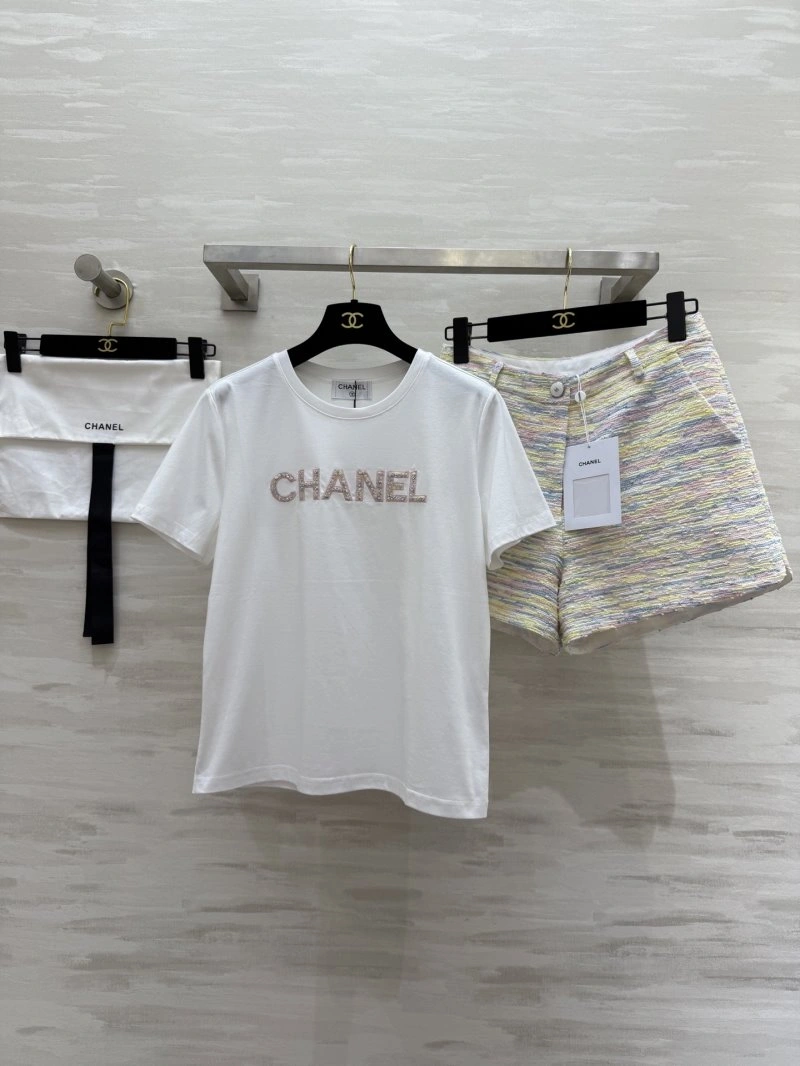 Chanel Short Suits Youthful 109750