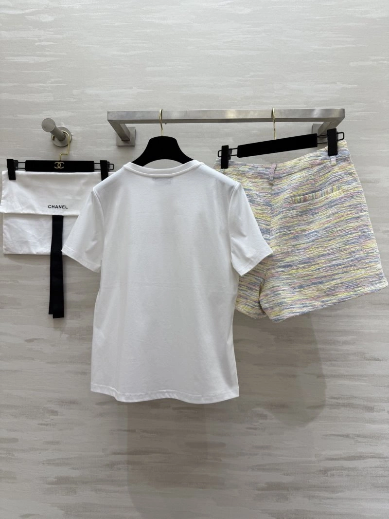 Chanel Short Suits Youthful 109750