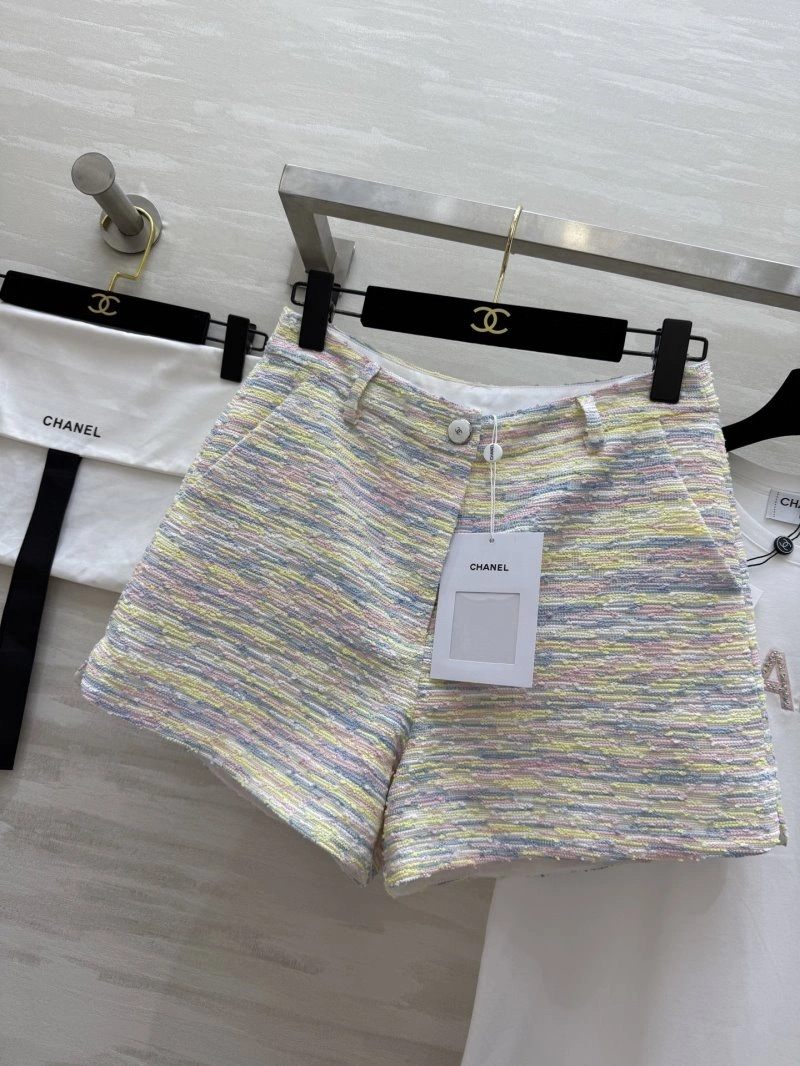 Chanel Short Suits Youthful 109750