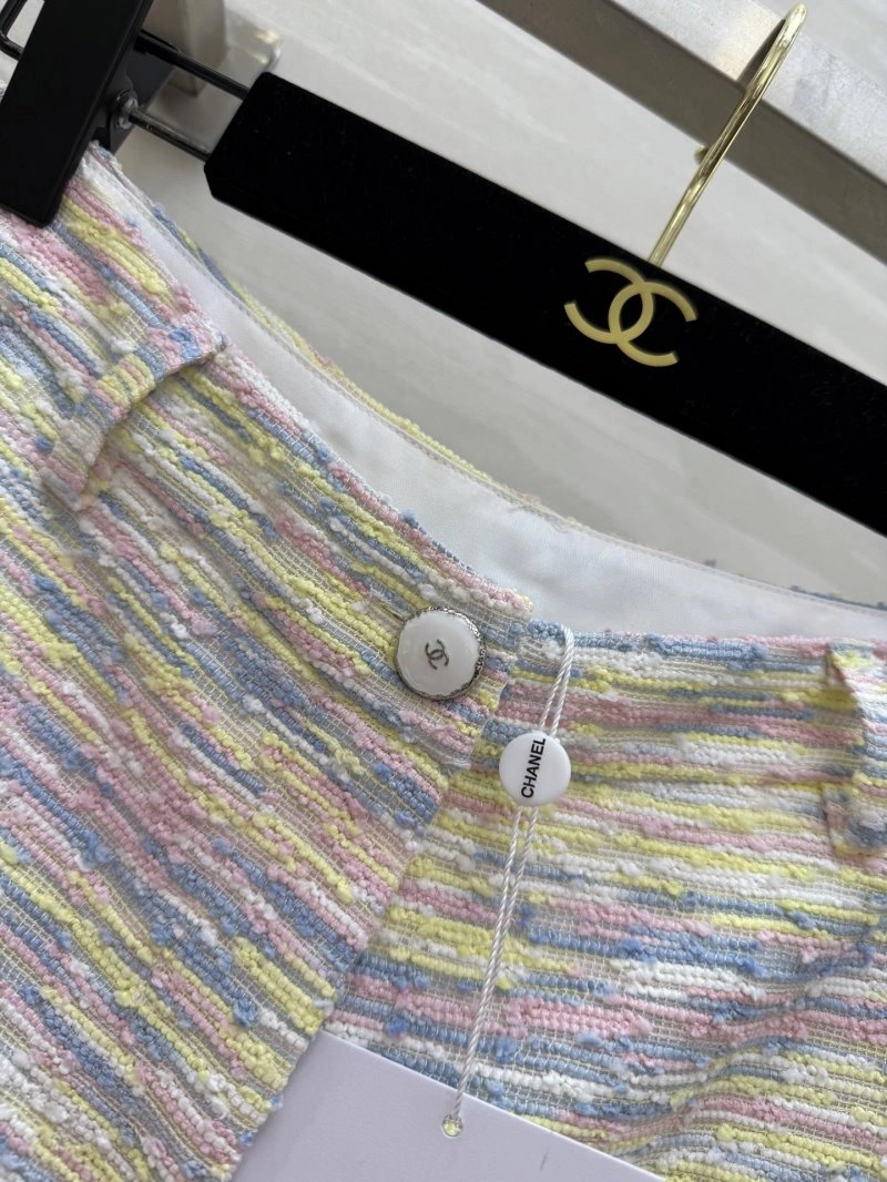 Chanel Short Suits Youthful 109750