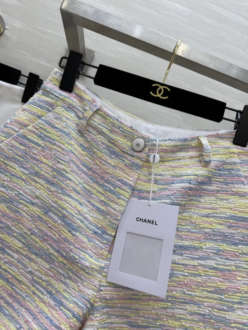 Chanel Short Suits Youthful 109750