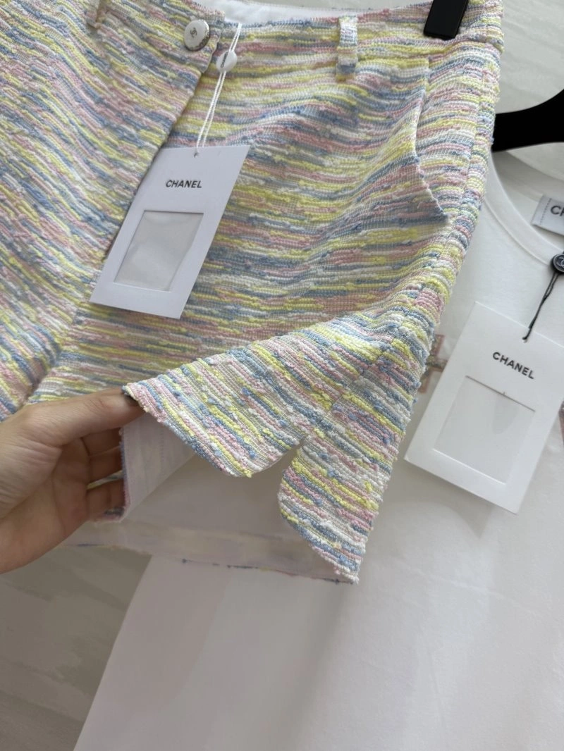 Chanel Short Suits Youthful 109750