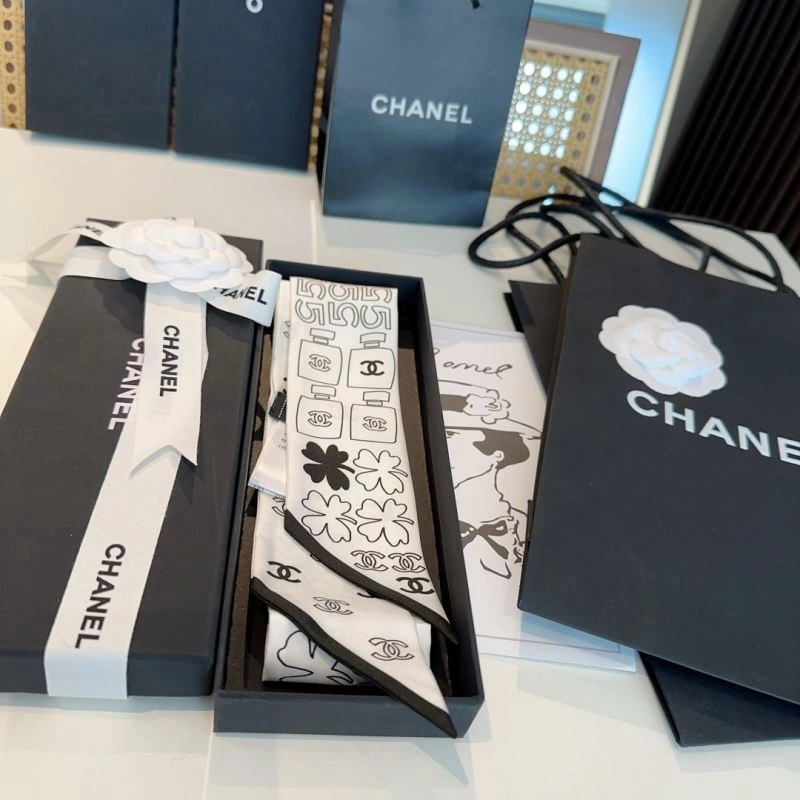 Elegant Chanel Silk 272404