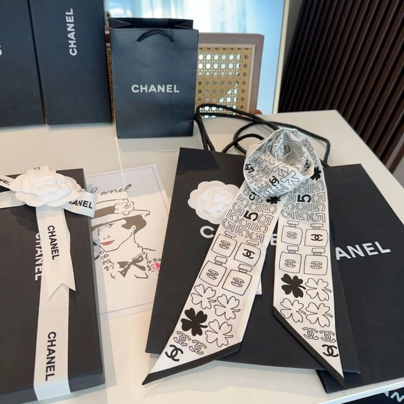 Elegant Chanel Silk 272404
