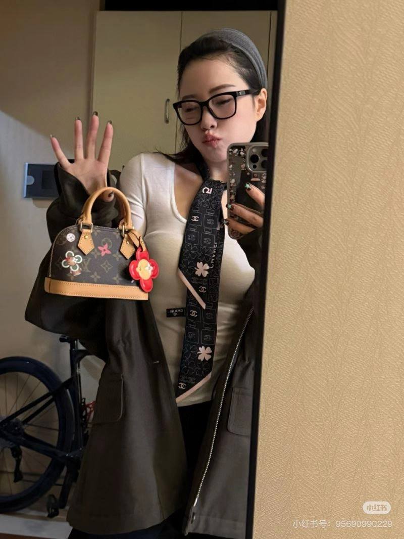 Fashionable Chanel Silk 273051