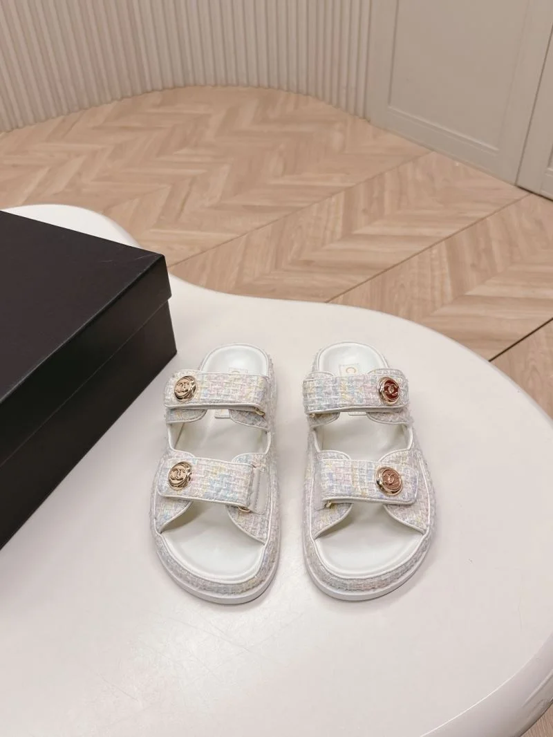 Bold Chanel Slippers 19857