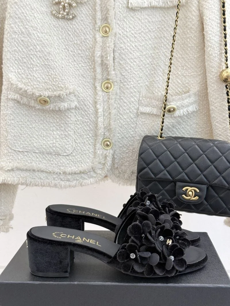 EyeCatching Chanel Slippers 19726
