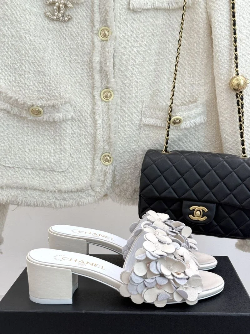 Chanel Slippers Elegant 19730