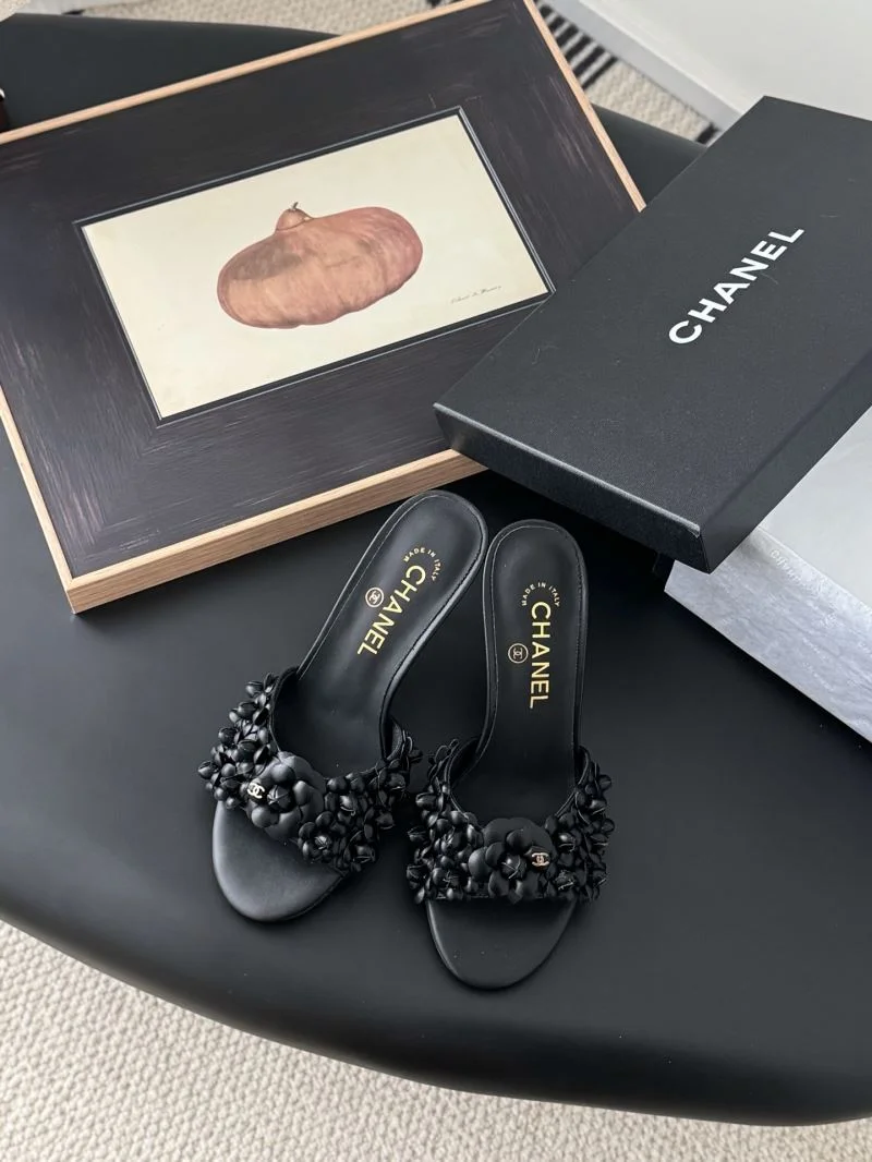 Chanel Slippers TimelessDesign 19619