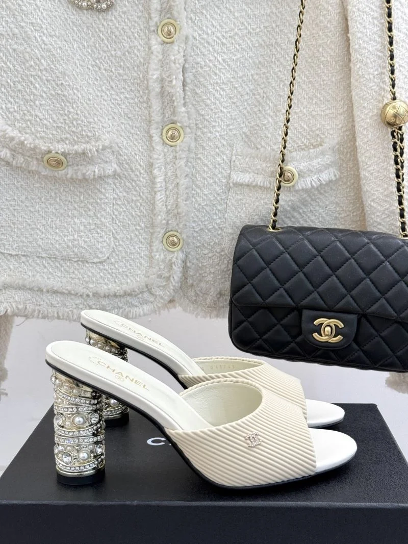 Chanel Slippers Youthful 18924