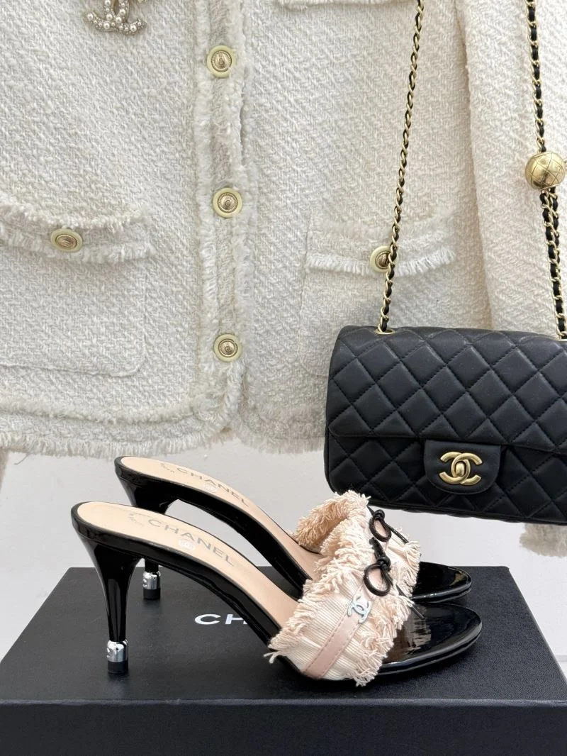 Chanel Slippers Versatile 18921
