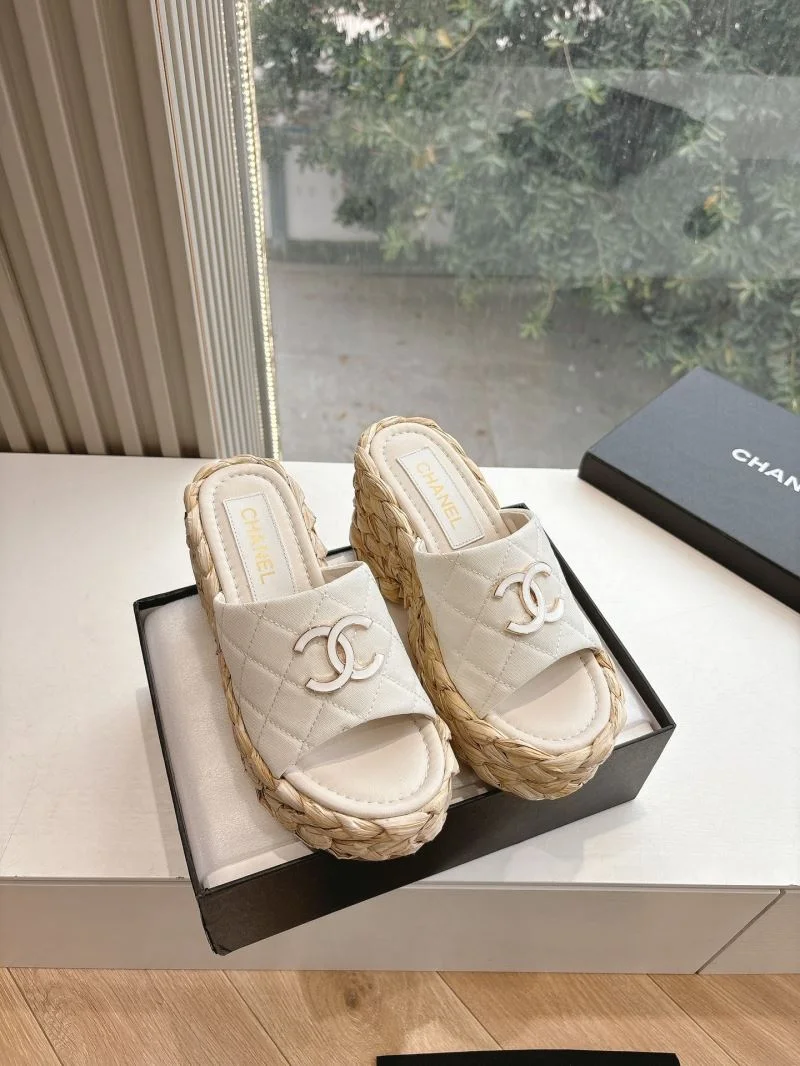 Minimalist Chanel Slippers 18890
