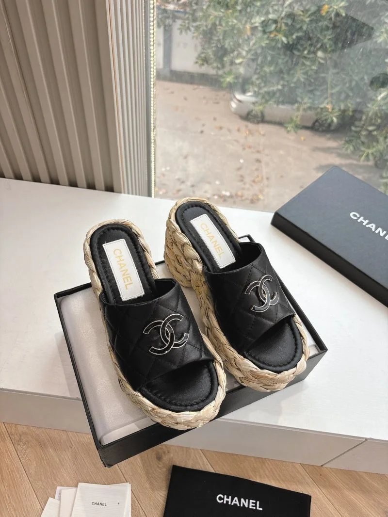 Contemporary Chanel Slippers 18904