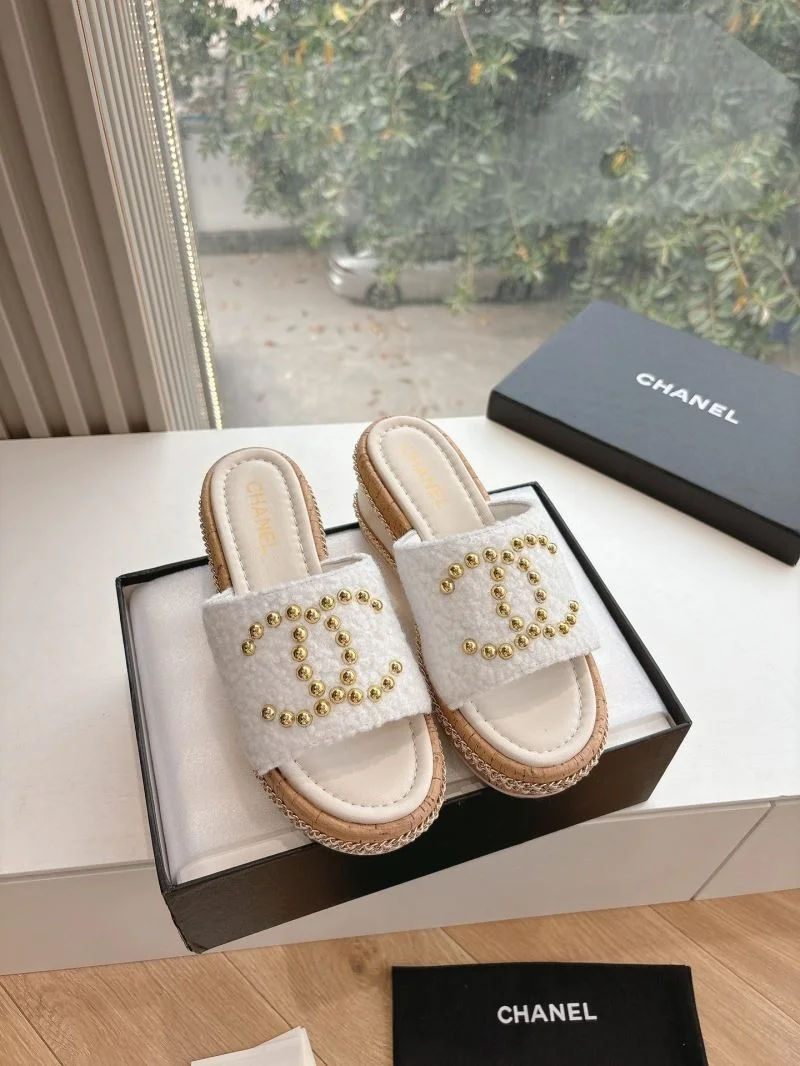 Chanel Slippers Bright 18879