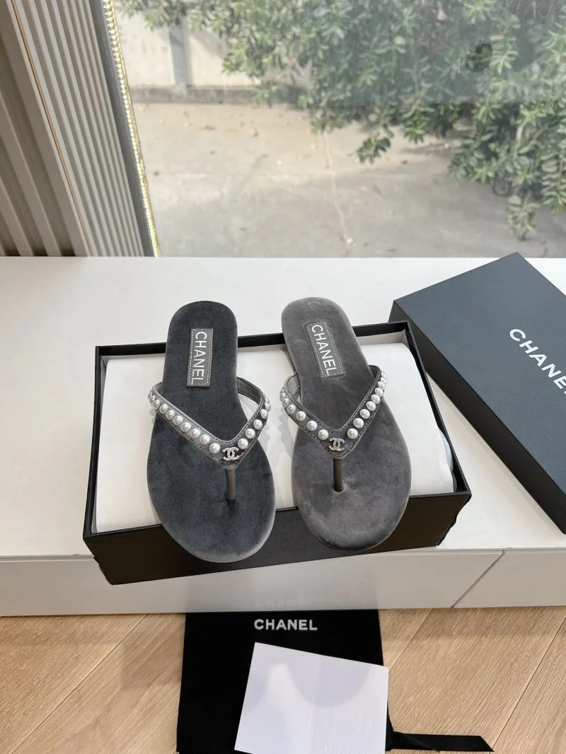 WellDesigned Chanel Slippers 18874