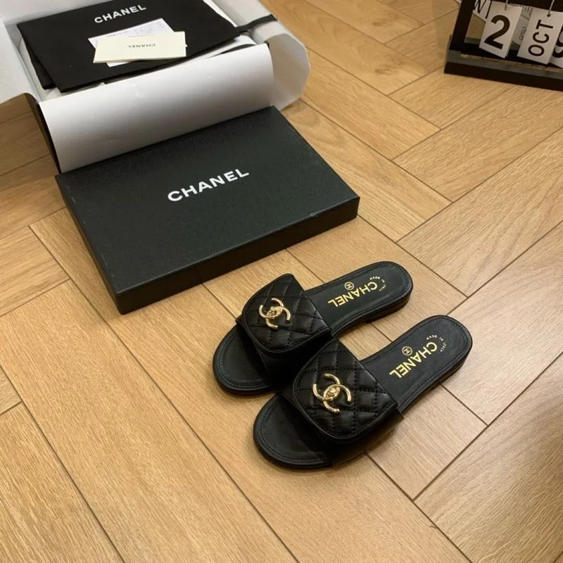 Chic Chanel Slippers 18810