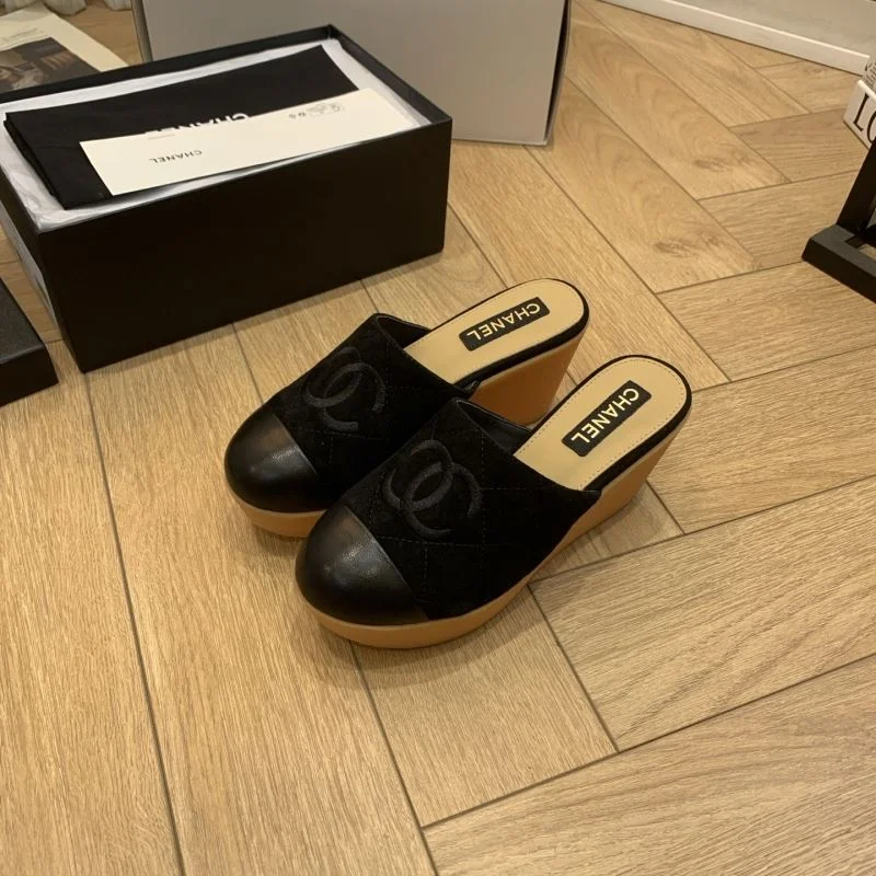 UrbanChic Chanel Slippers 18800