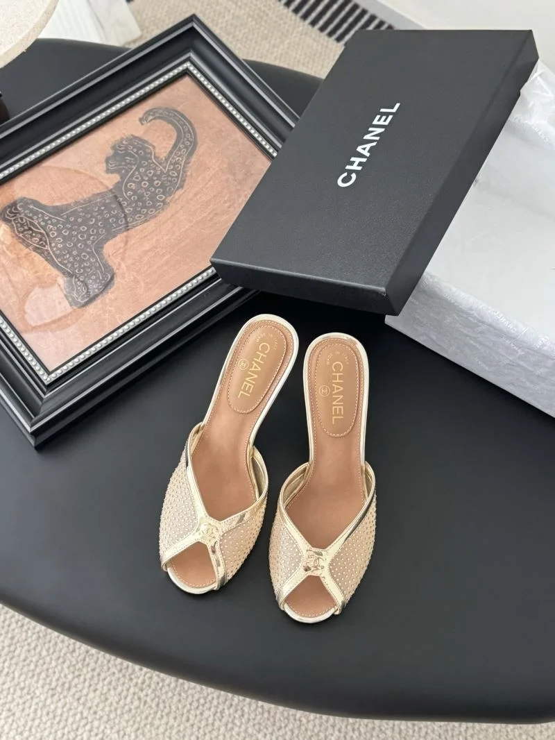 Contemporary Chanel Slippers 18723