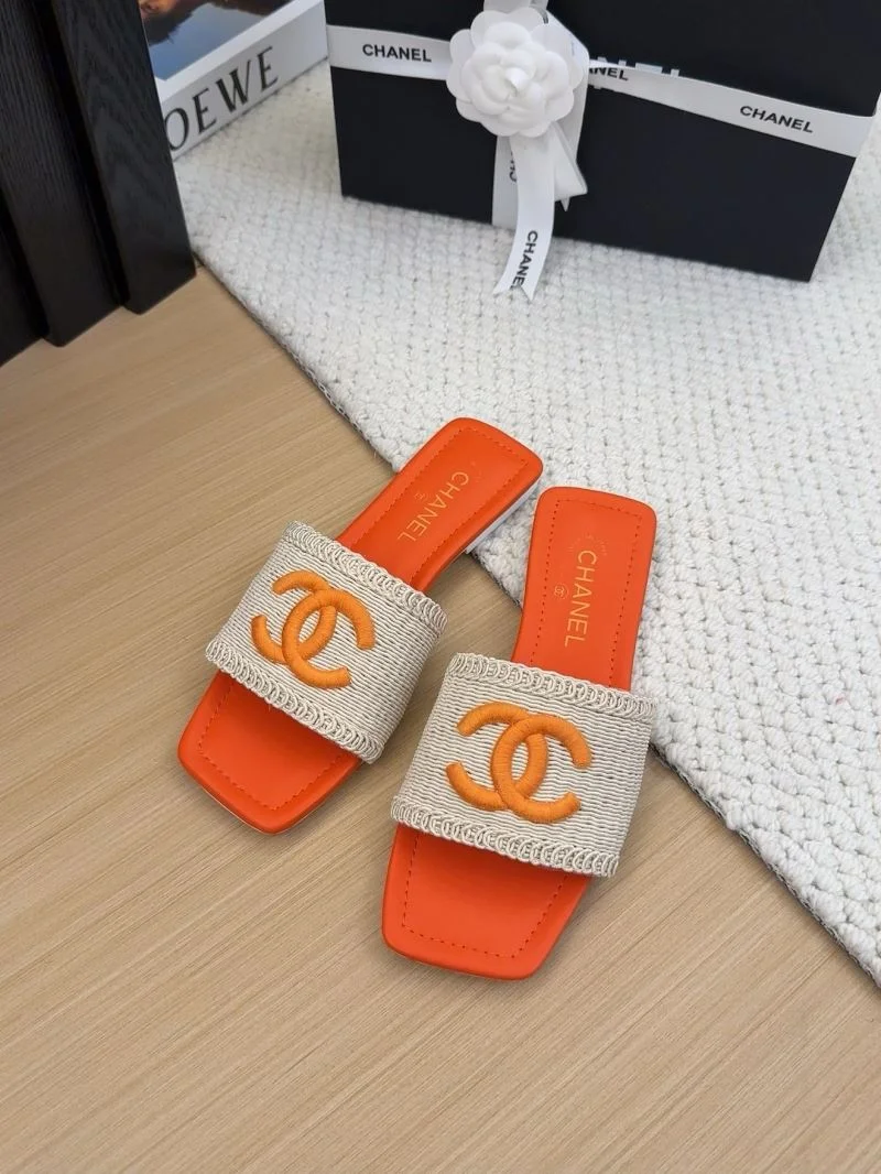 Chanel Slippers Elegant 18704