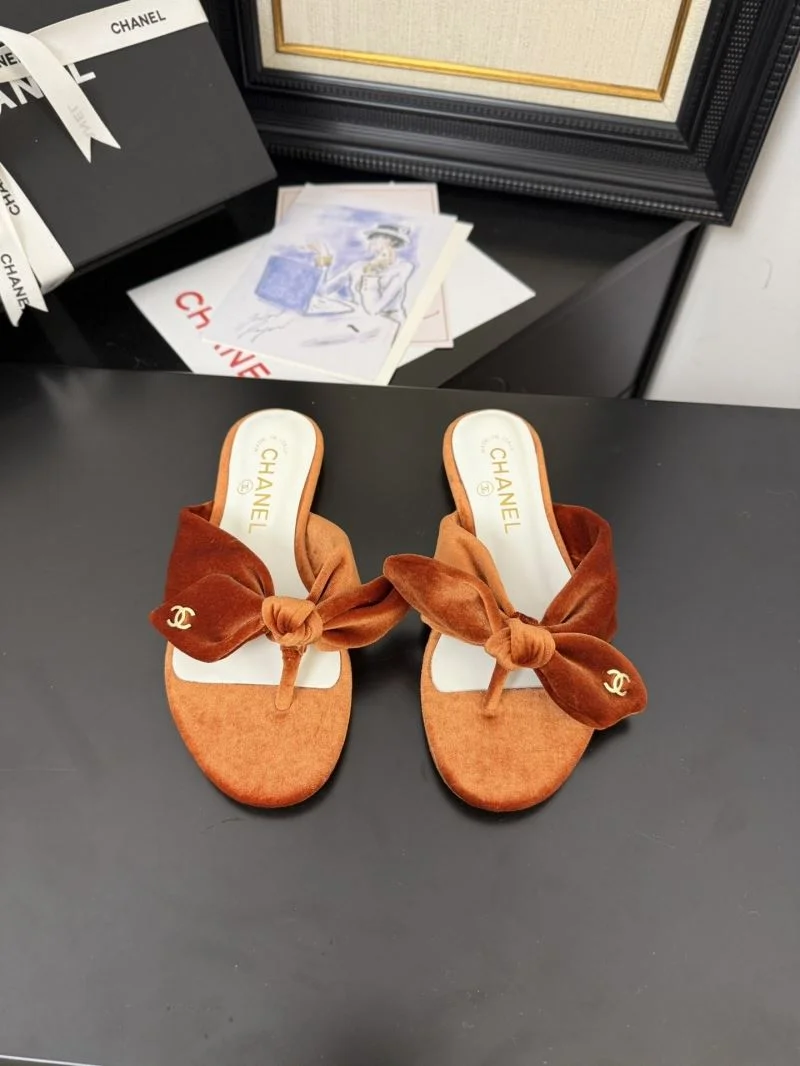 Chanel Slippers Sleek 18654