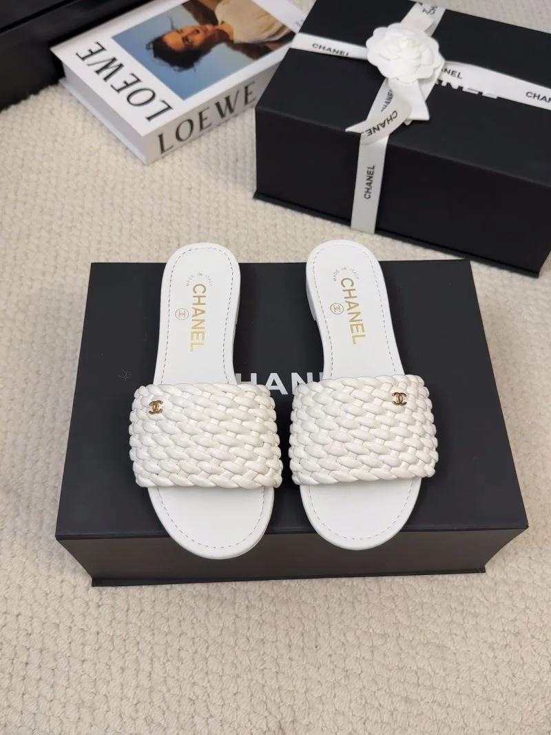Chanel Slippers Youthful 18644
