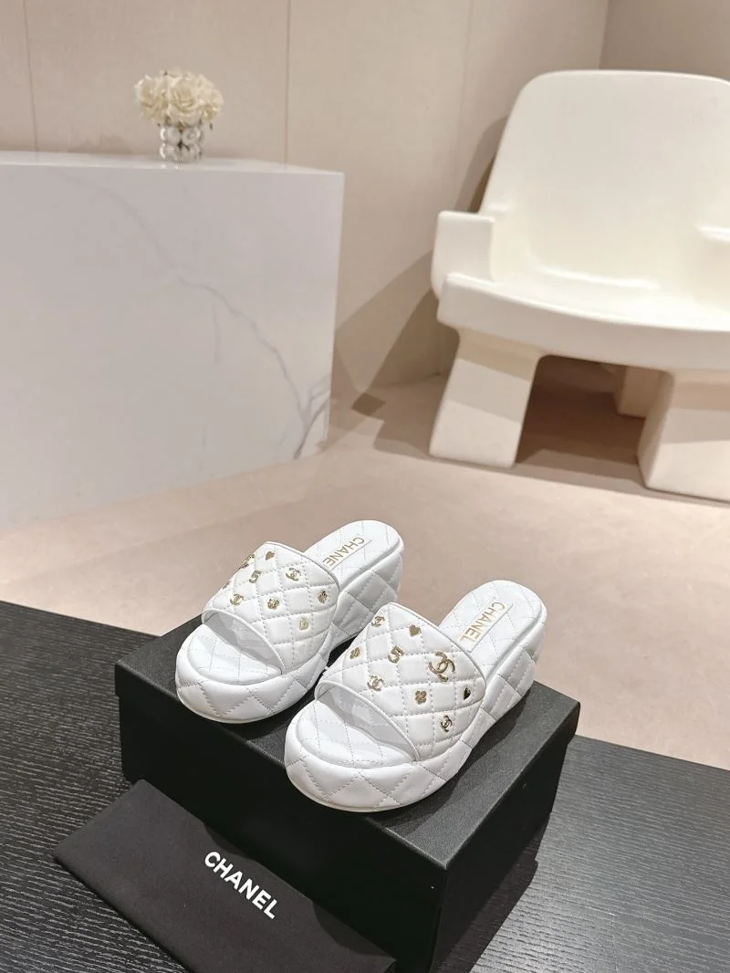 Chanel Slippers Trendsetting 18705