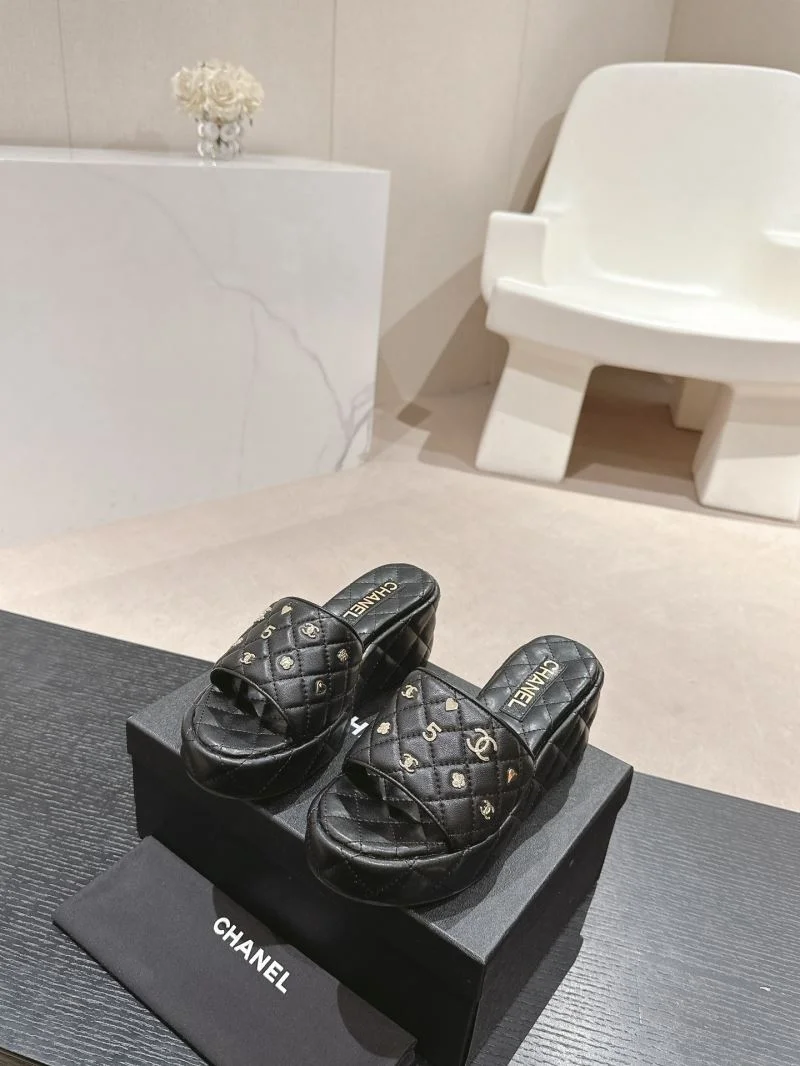 WellDesigned Chanel Slippers 18737