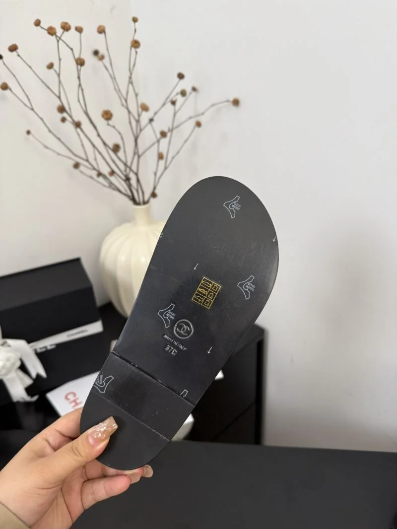 Chanel Slippers Unique 18672