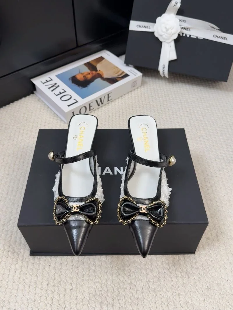 Chanel Slippers Minimalist 18604