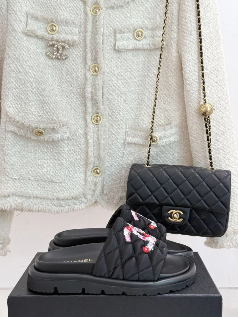 Trendy Chanel Slippers 18578