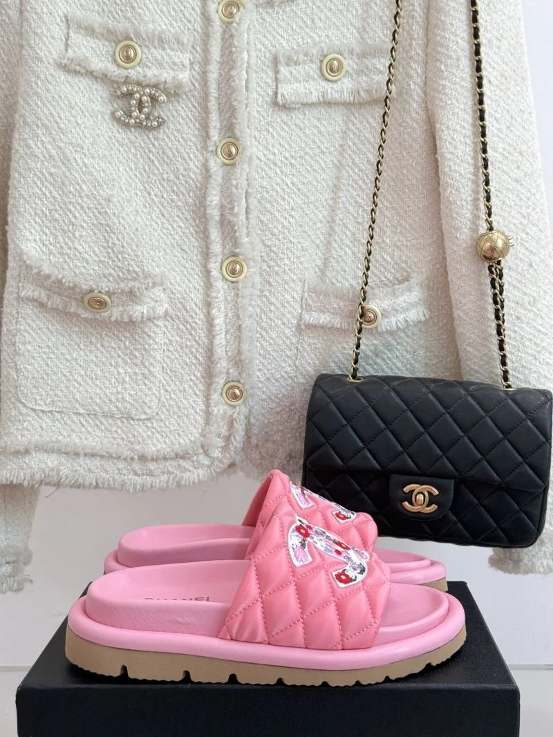 WellDesigned Chanel Slippers 18591