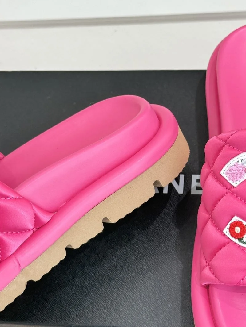 NewStyle Chanel Slippers 18569