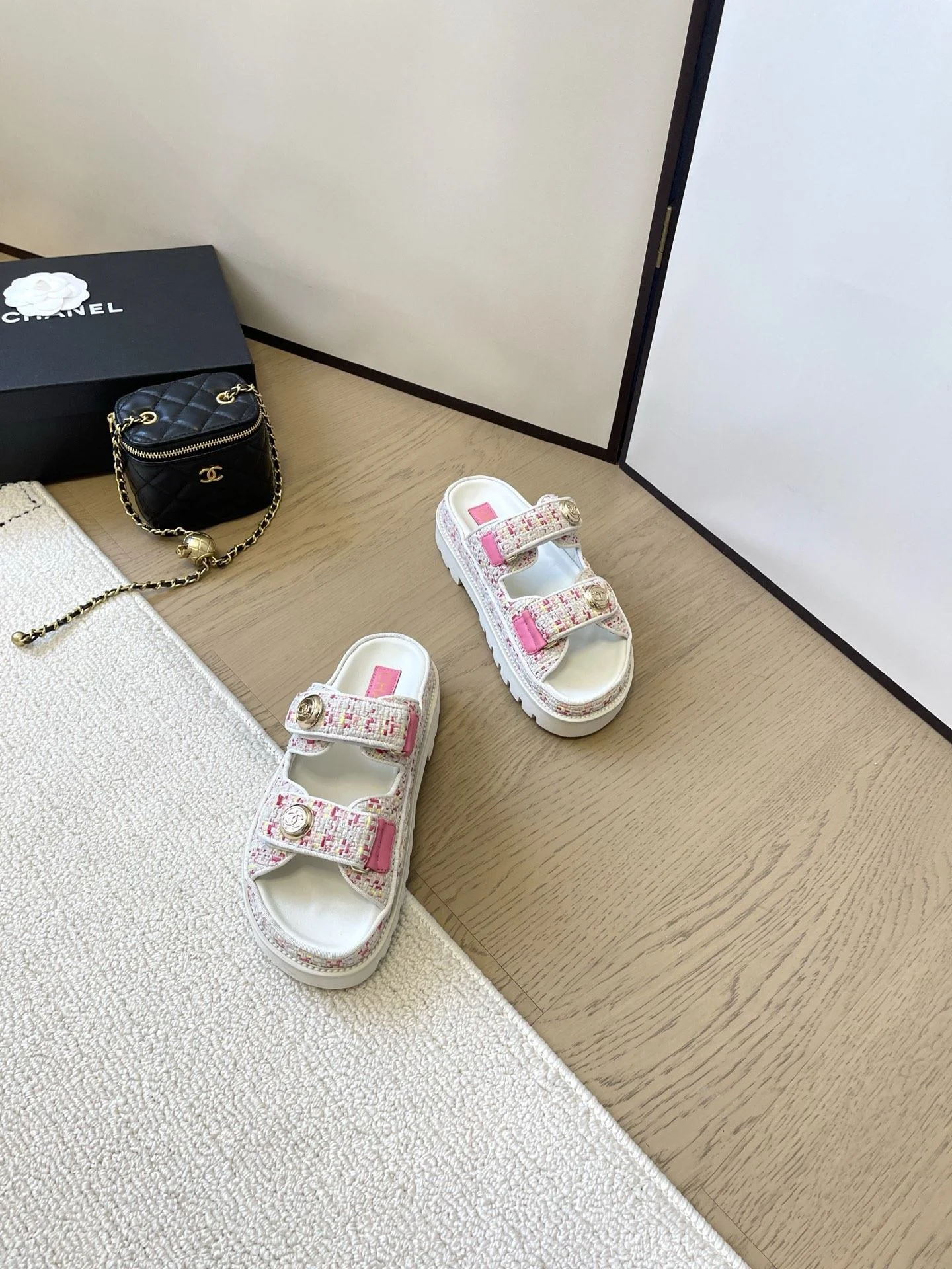 Chanel Slippers Snug 17734