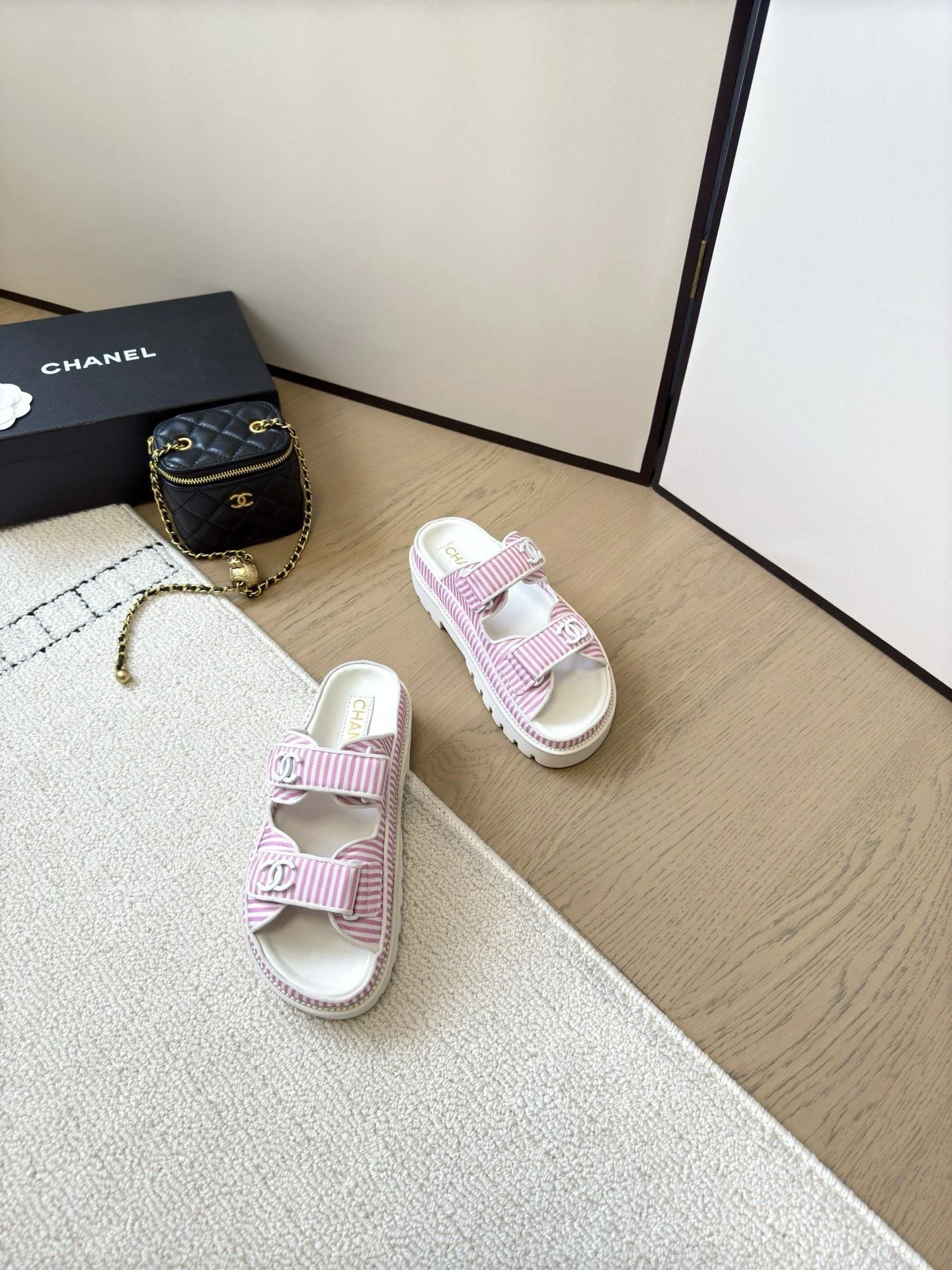 Chanel Slippers Snug 17723