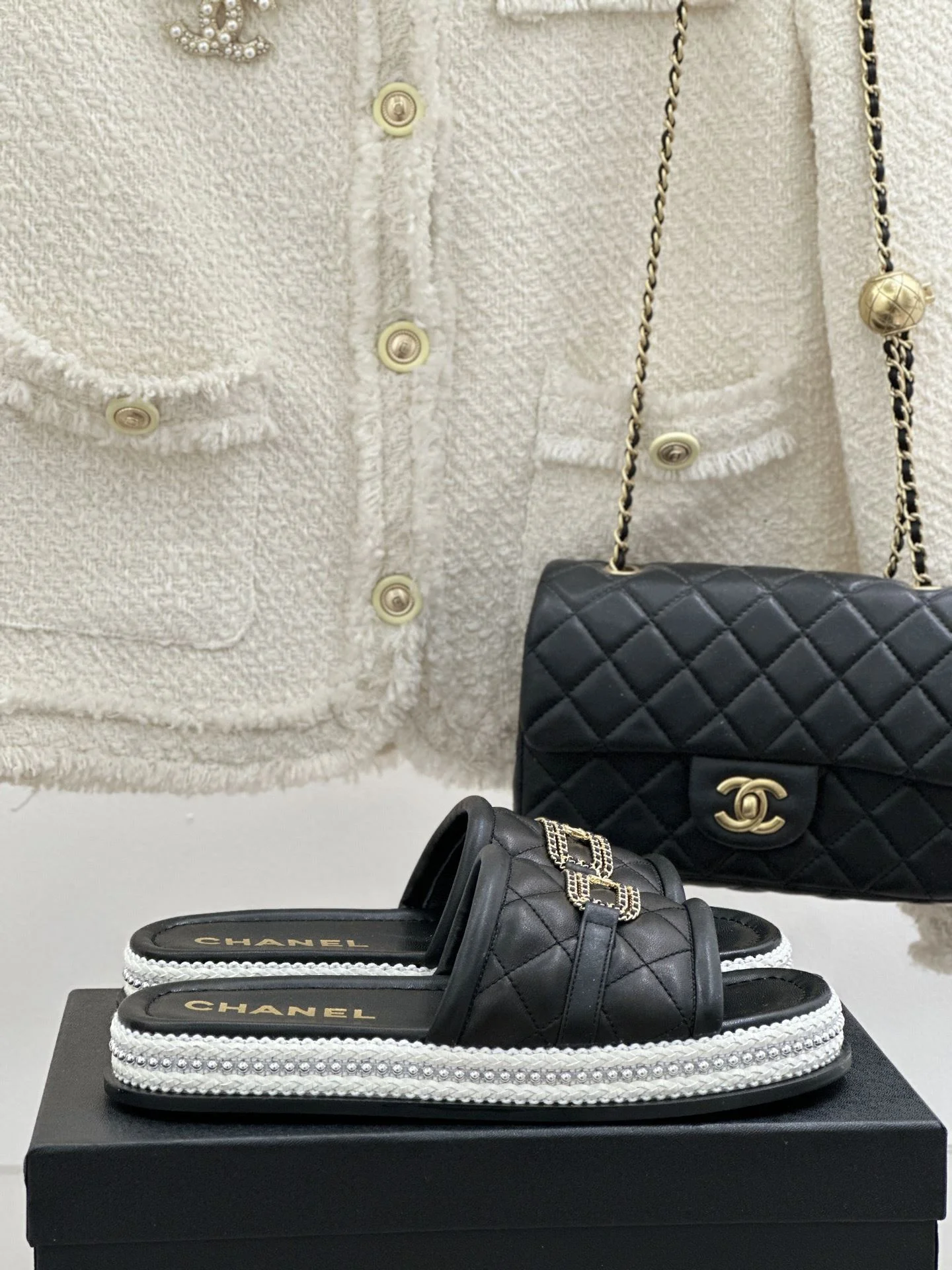 Chanel Slippers Flexible 17701