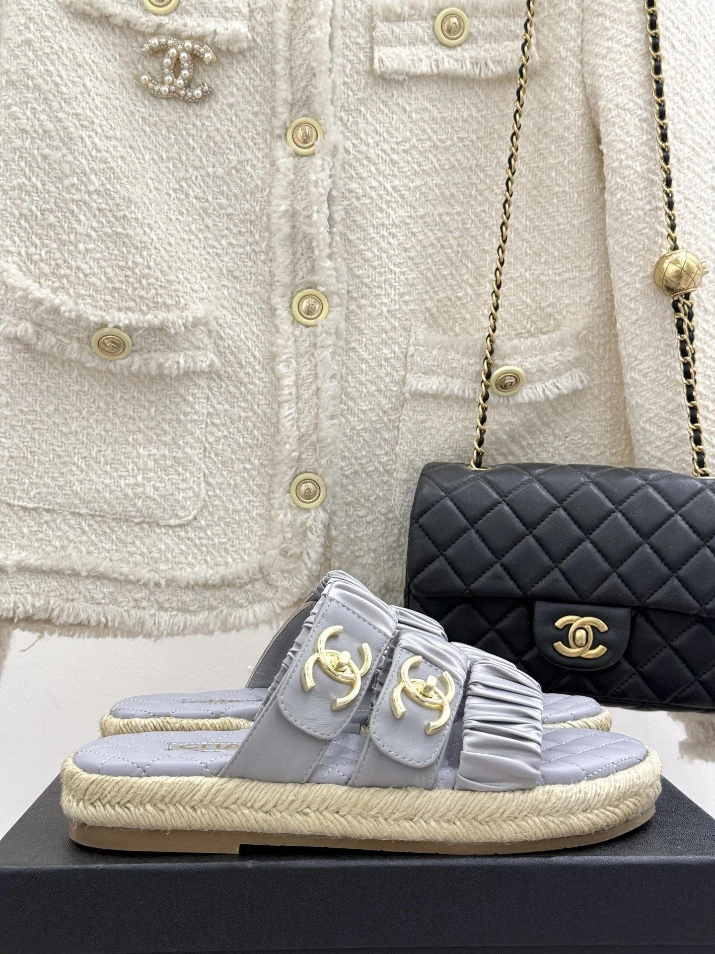 Compact Chanel Slippers 17700
