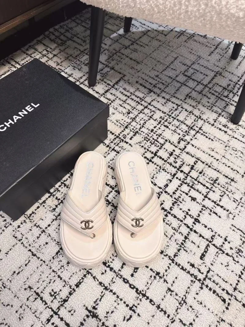 Chanel Slippers ModernLook 17651
