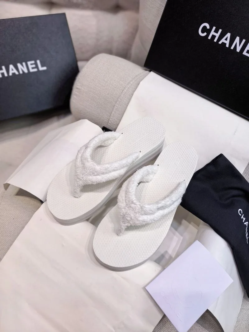 Chanel Slippers MultiPurpose 17647