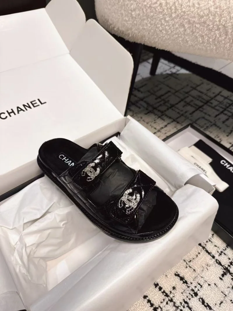 WellDesigned Chanel Slippers 17613