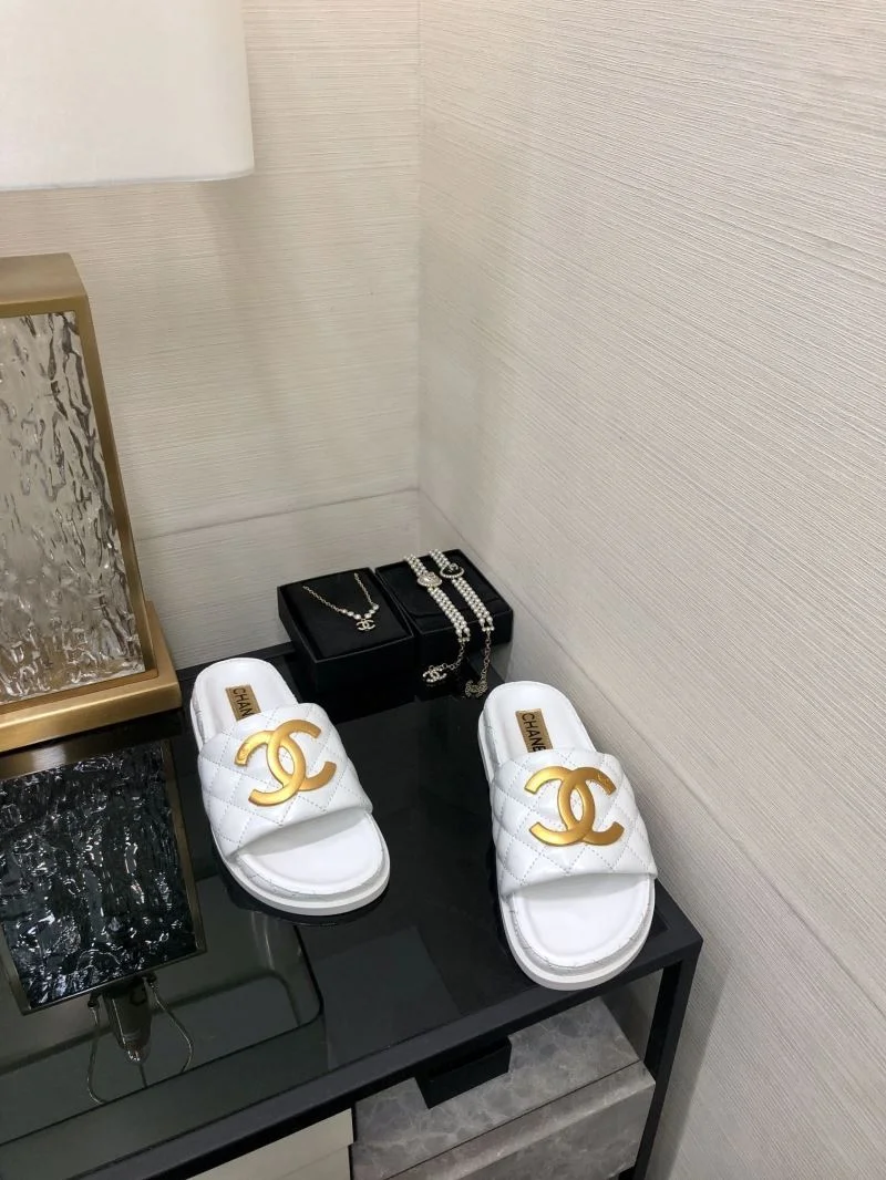Chanel Slippers Effortless 17560