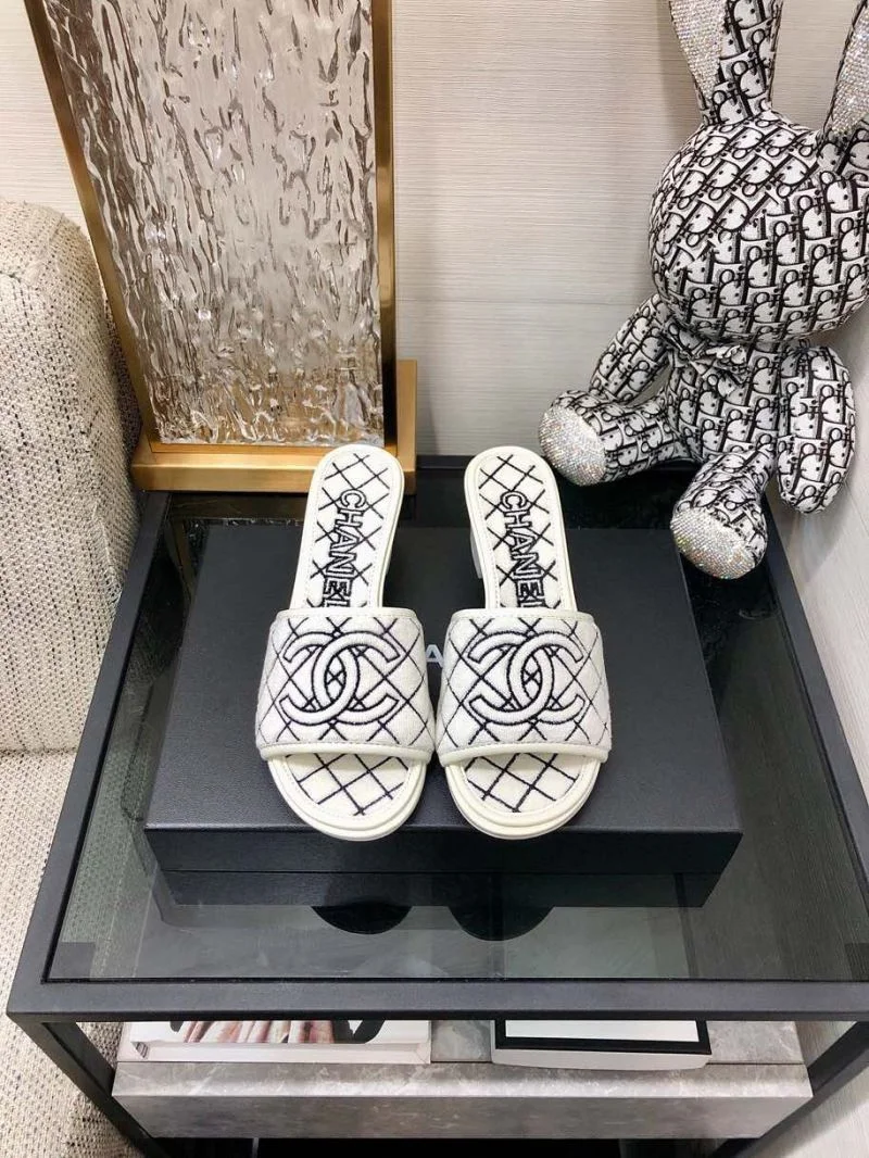 Chanel Slippers Bright 17547