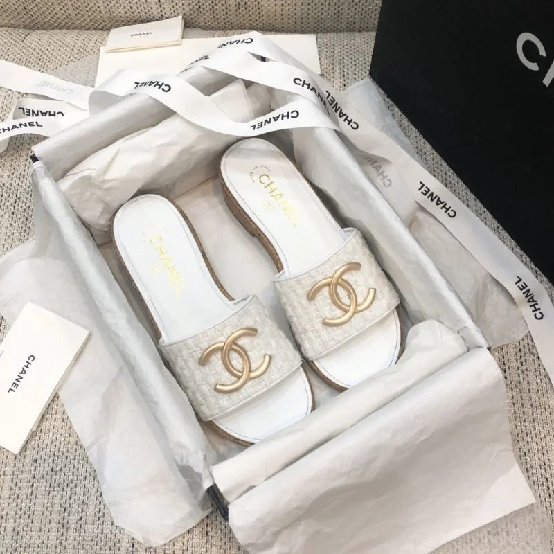 Bold Chanel Slippers 17516