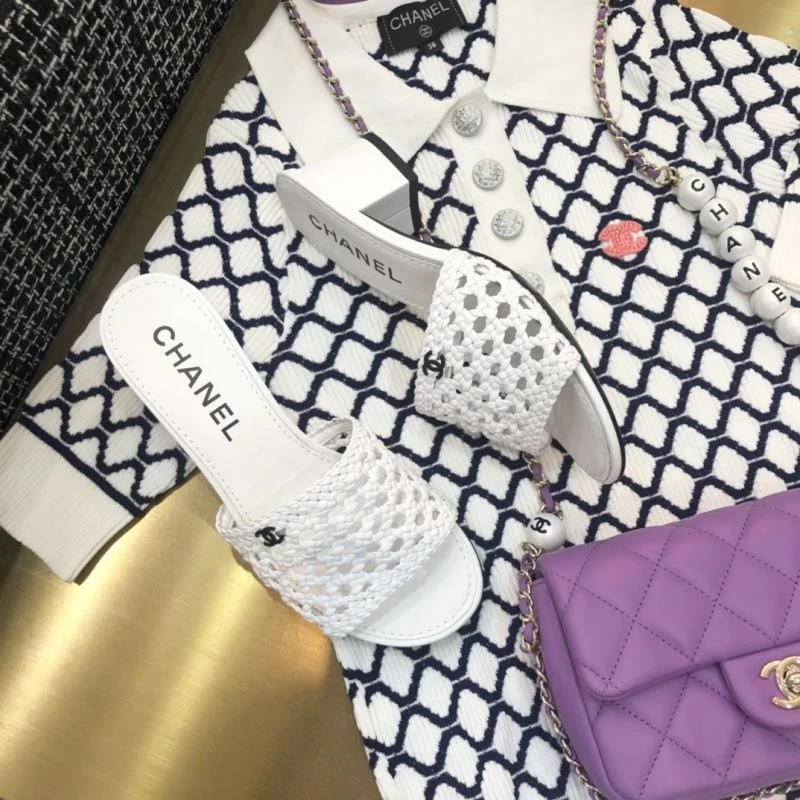 Chanel Slippers Versatile 17495